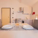Apartment Mansarda Shakespeare - Car Parking