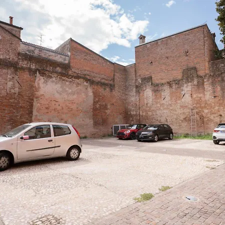 Mansarda Shakespeare - Car Parking *