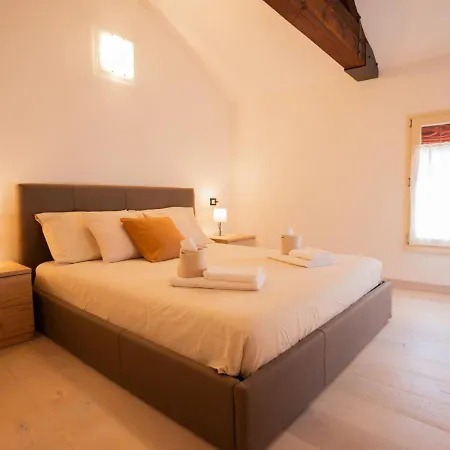 Mansarda Shakespeare - Car Parking 아파트